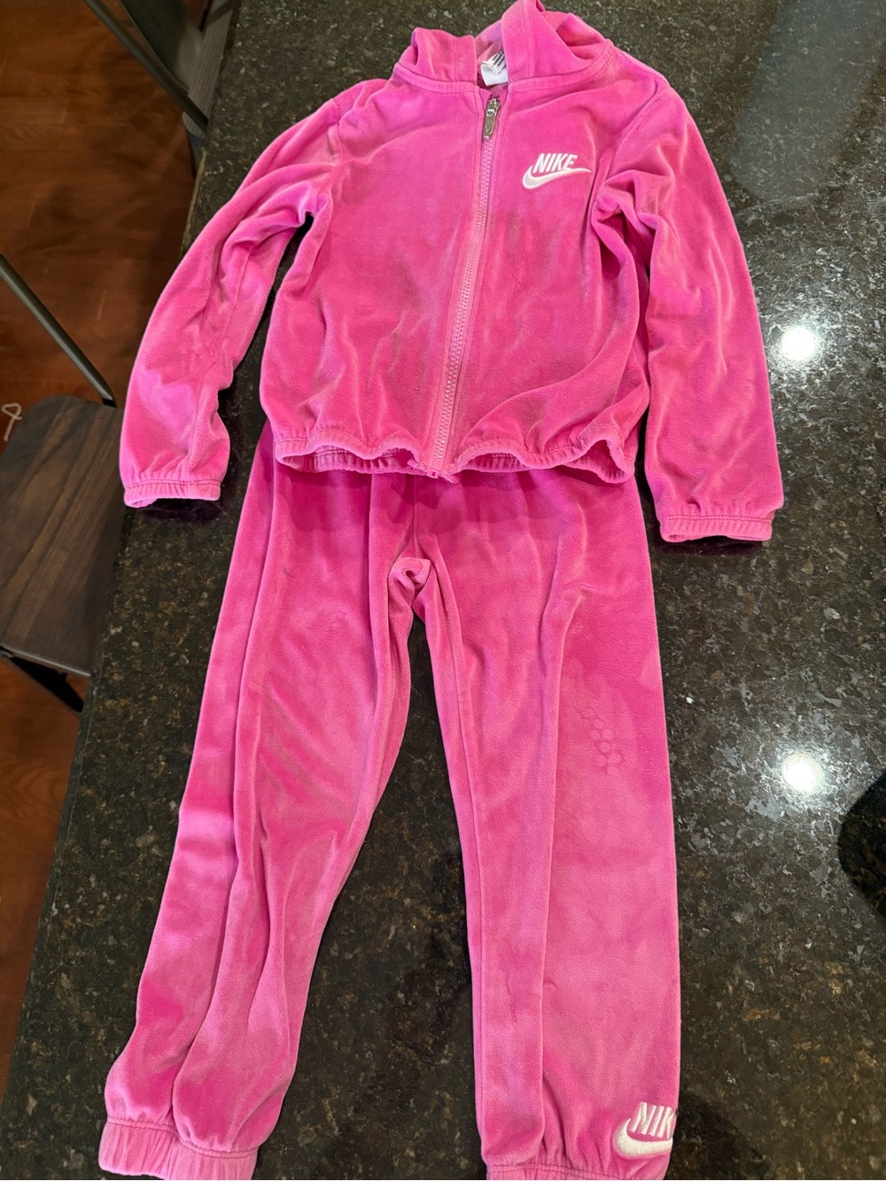 Girls Nike Athletic track Set pink Terry size 4-5 girls